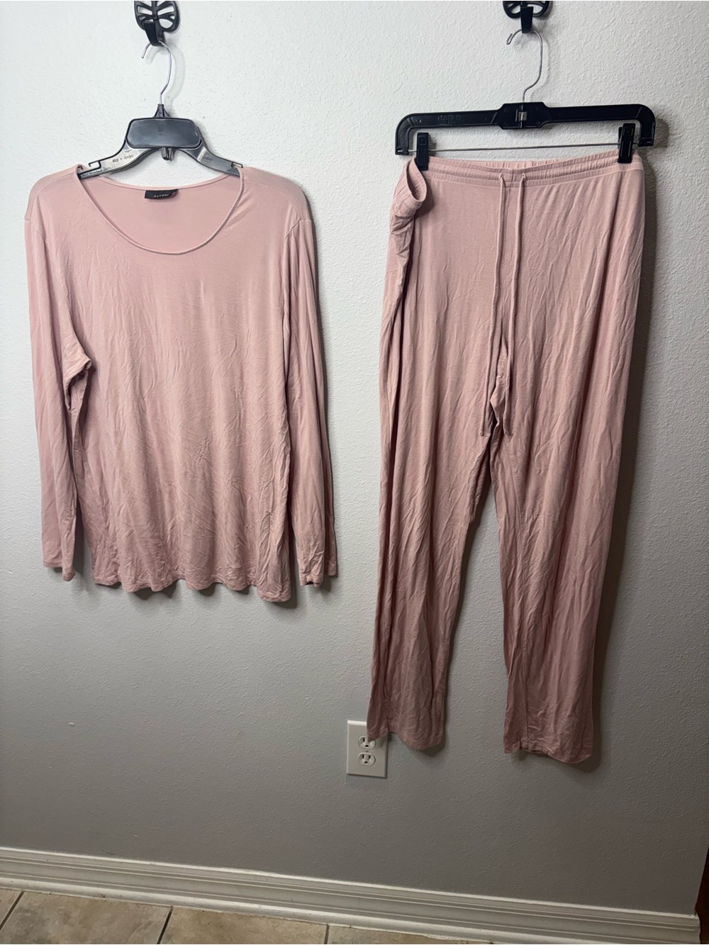 Natori Size Large Pink Pajama Set